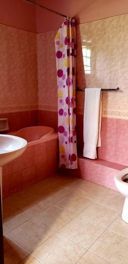 Family Nest Guesthouse Kisumu Kültér fotó